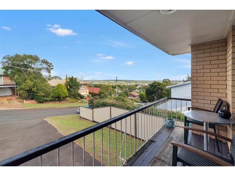 2/9 Margot Ct, Harlaxton QLD 4350
