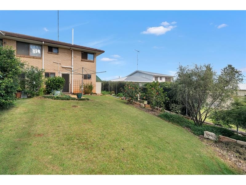 2/9 Margot Ct, Harlaxton QLD 4350