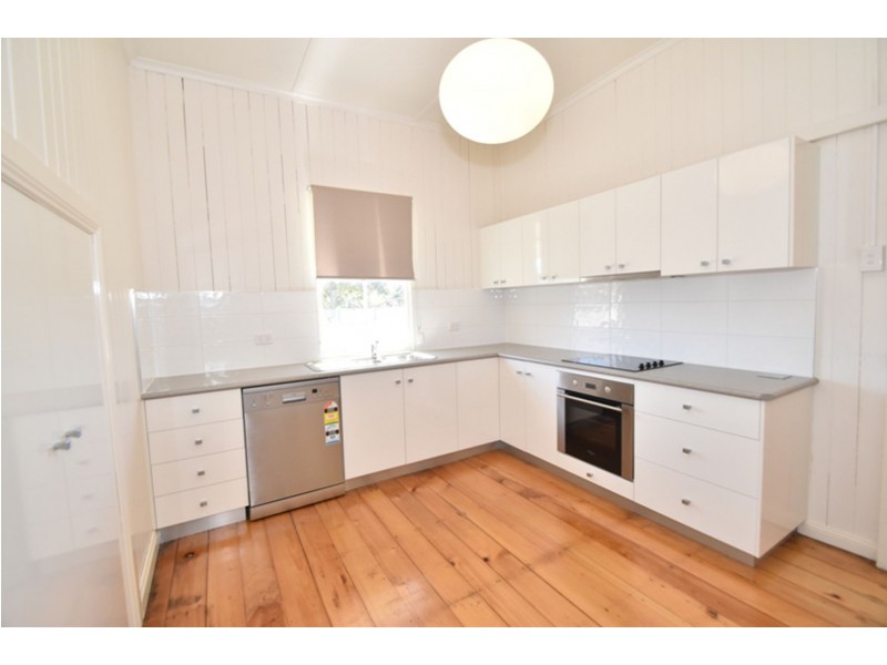 1 McCarthy Street, Newtown QLD 4350