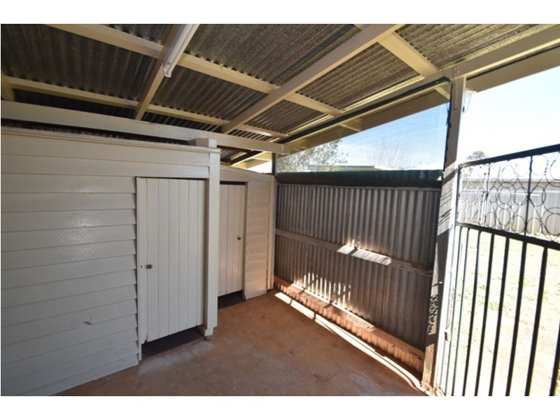 1 McCarthy Street, Newtown QLD 4350