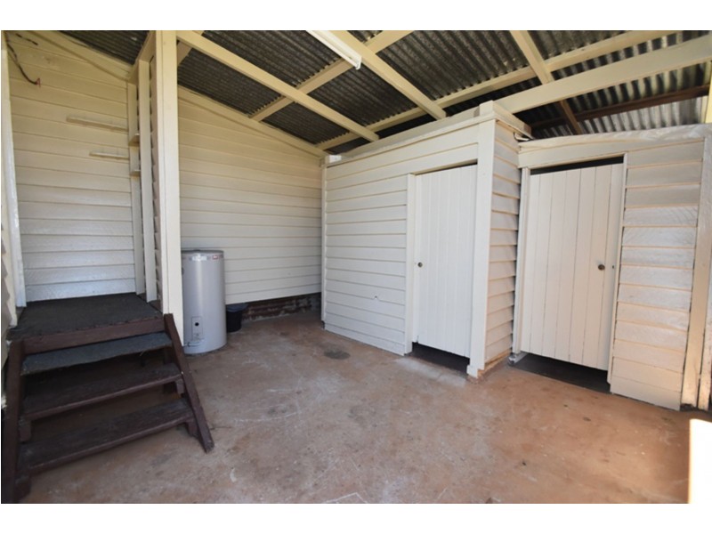 1 McCarthy Street, Newtown QLD 4350