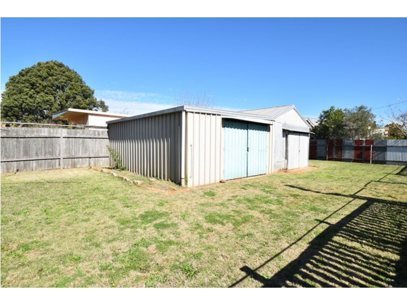 1 McCarthy Street, Newtown QLD 4350