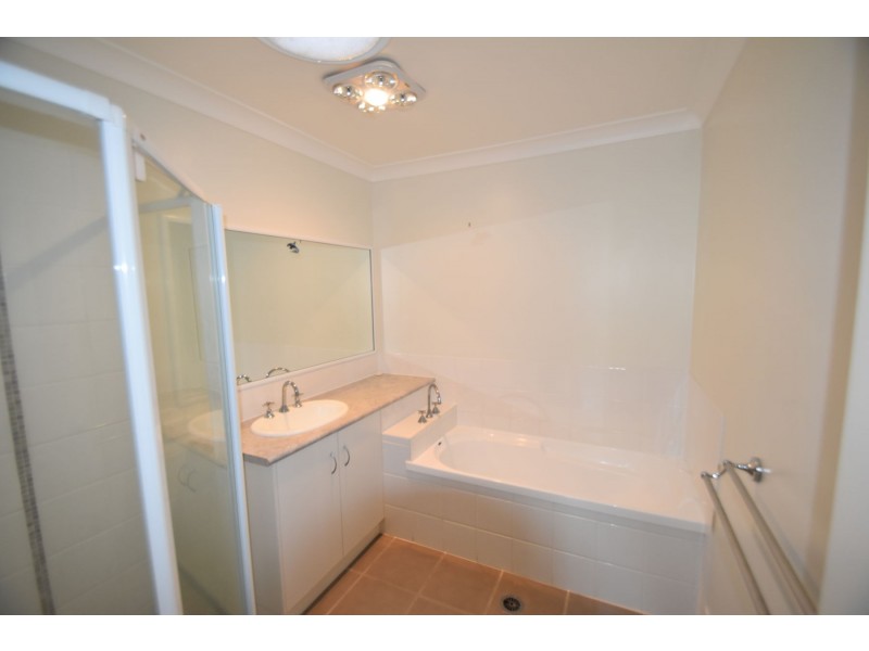 124 Gorman St, Darling Heights QLD 4350