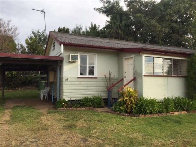 19/21 West St, Newtown QLD 4350