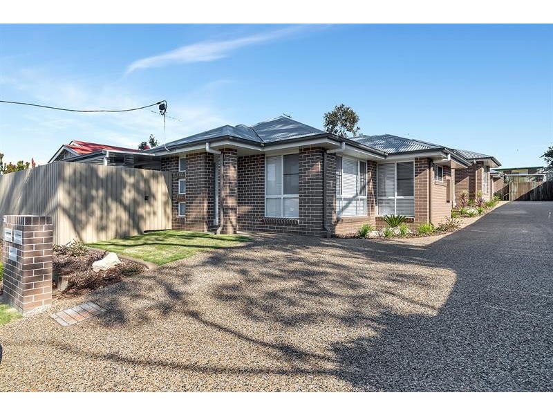 2/57 Holberton St, Rockville QLD 4350