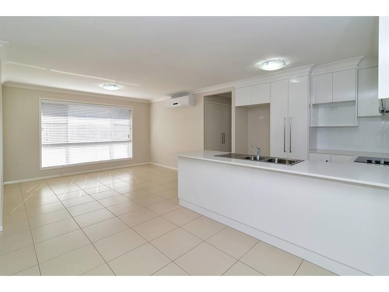 2/57 Holberton St, Rockville QLD 4350
