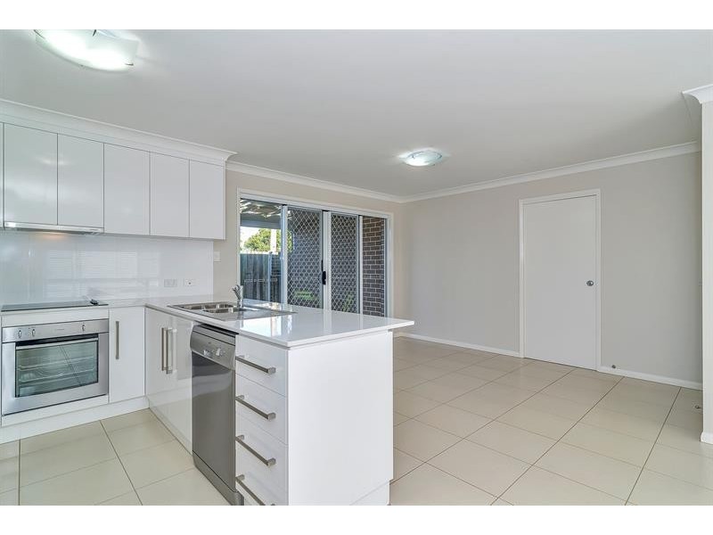 2/57 Holberton St, Rockville QLD 4350