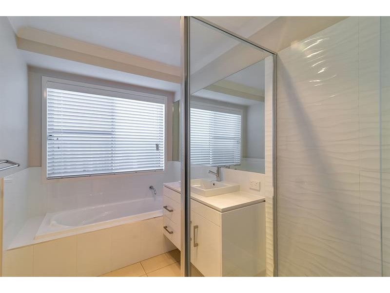2/57 Holberton St, Rockville QLD 4350