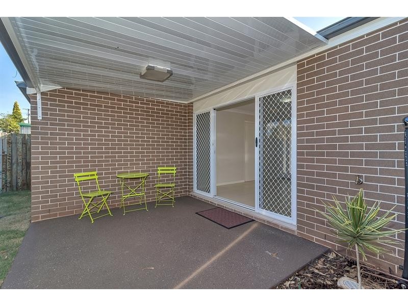 2/57 Holberton St, Rockville QLD 4350
