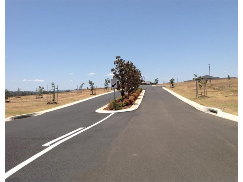 1 Lakeview Avenue, Rosenthal Heights QLD 4370