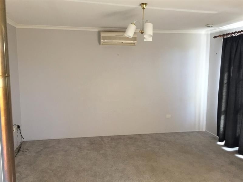 2 Railway St, Cambooya QLD 4358