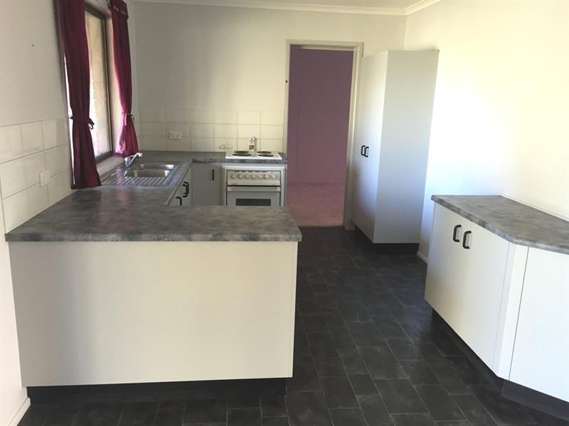 2 Railway St, Cambooya QLD 4358