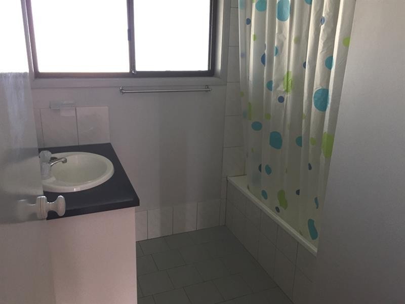 2 Railway St, Cambooya QLD 4358