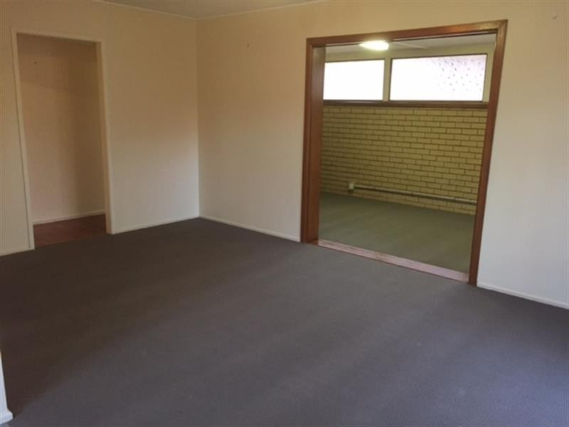 9 Farr St, Kearneys Spring QLD 4350