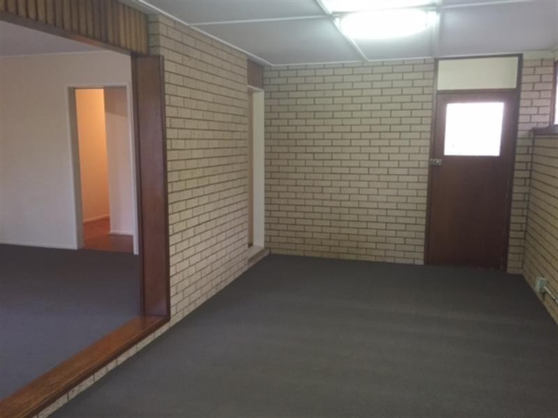 9 Farr St, Kearneys Spring QLD 4350