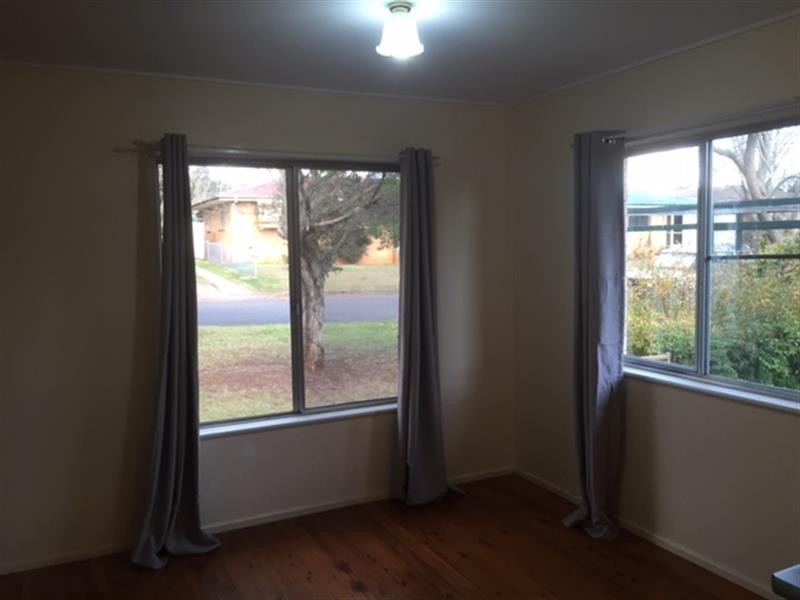 9 Farr St, Kearneys Spring QLD 4350