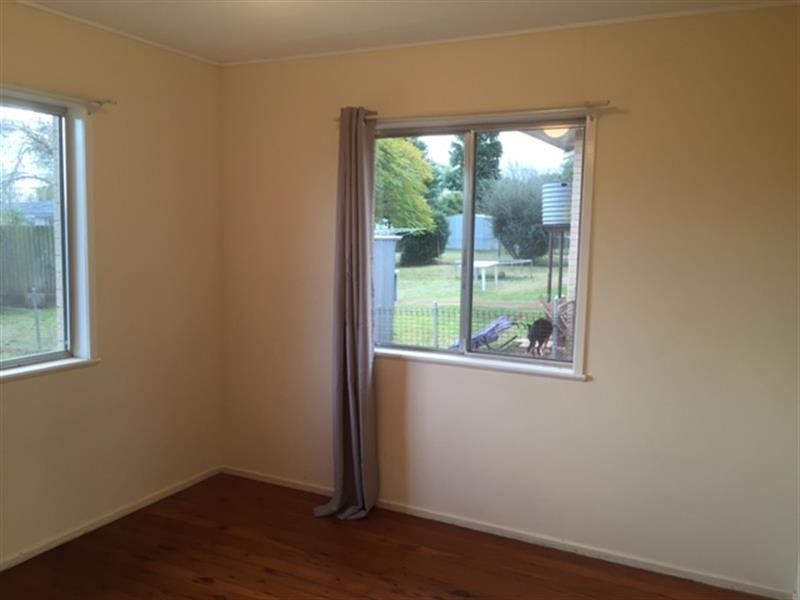 9 Farr St, Kearneys Spring QLD 4350