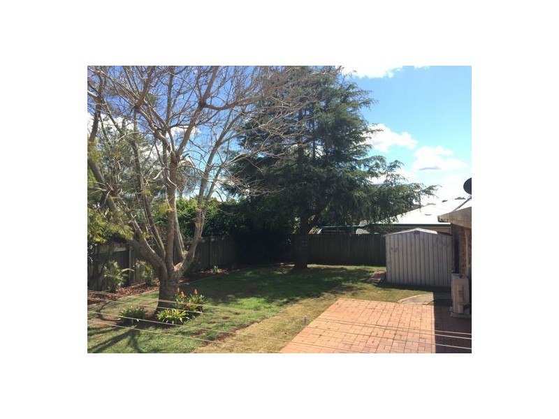 5 Roslyn St, Centenary Heights QLD 4350