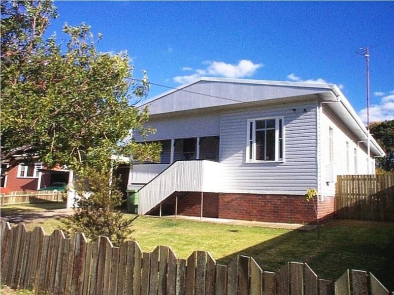 8 Swallow Crt, Newtown QLD 4350