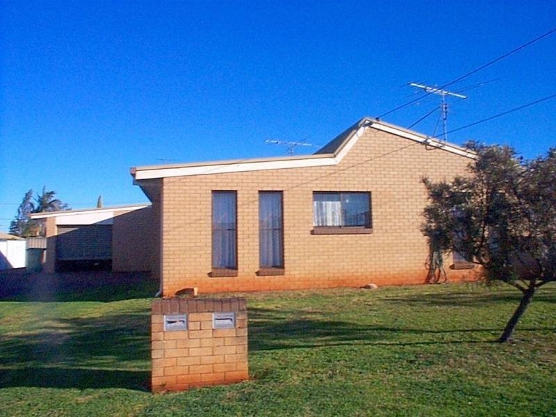 2/4 McQuade Court, Kearneys Spring QLD 4350