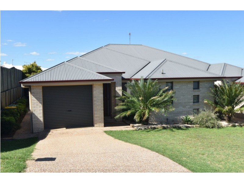 2/13 Horrocks Crescent, Kearneys Spring QLD 4350
