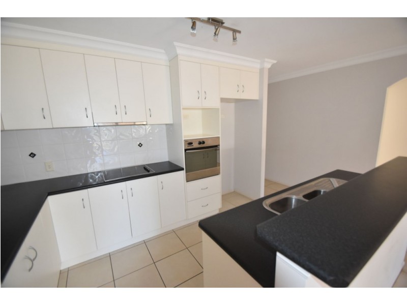 2/13 Horrocks Crescent, Kearneys Spring QLD 4350