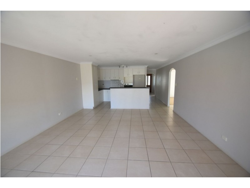 2/13 Horrocks Crescent, Kearneys Spring QLD 4350