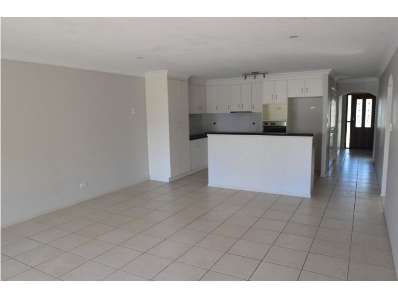 2/13 Horrocks Crescent, Kearneys Spring QLD 4350