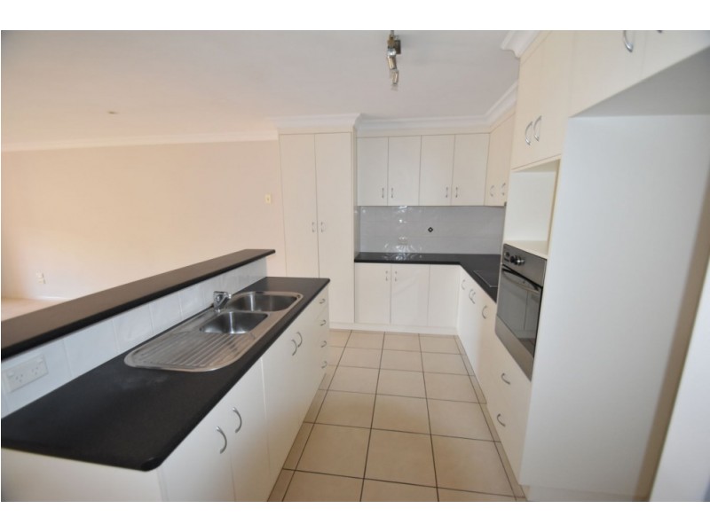 2/13 Horrocks Crescent, Kearneys Spring QLD 4350