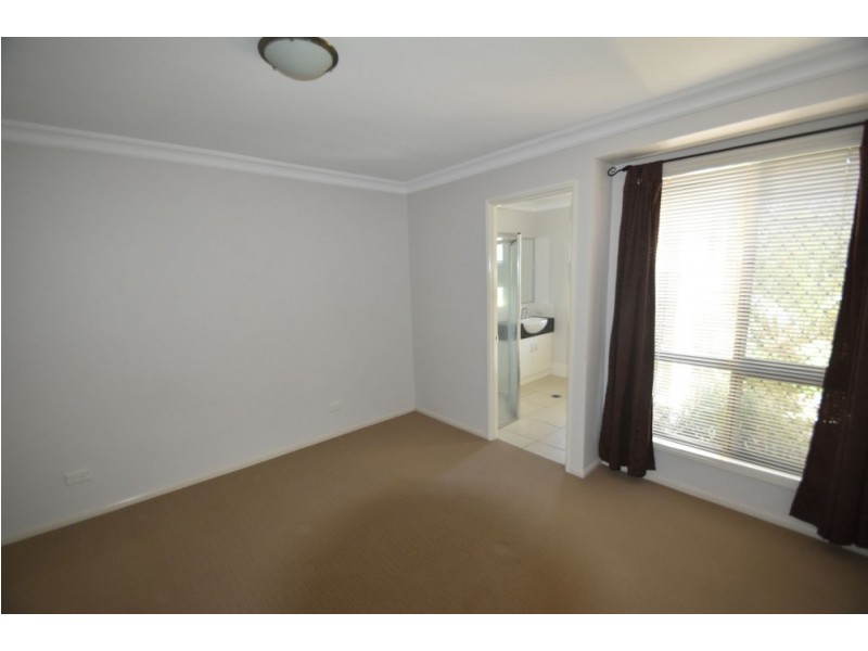 2/13 Horrocks Crescent, Kearneys Spring QLD 4350