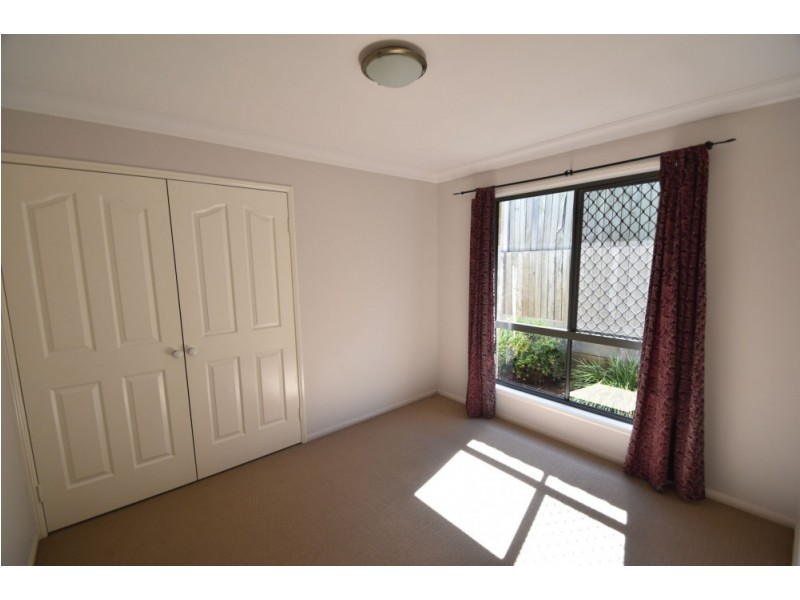 2/13 Horrocks Crescent, Kearneys Spring QLD 4350