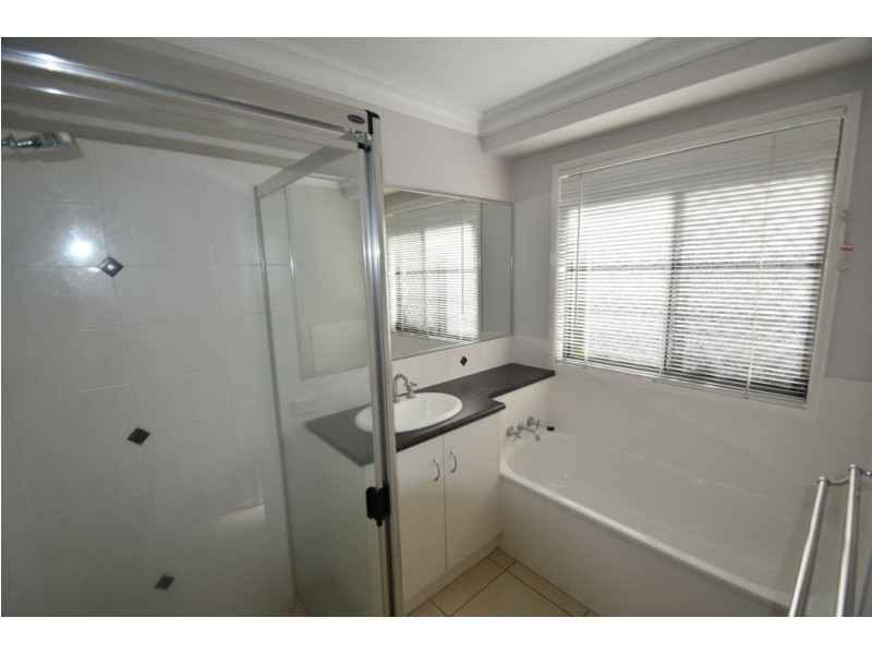 2/13 Horrocks Crescent, Kearneys Spring QLD 4350