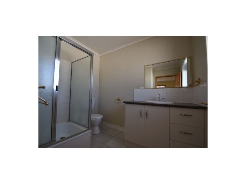 4/277 Bridge Street, Newtown QLD 4350