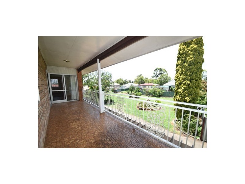 4/277 Bridge Street, Newtown QLD 4350