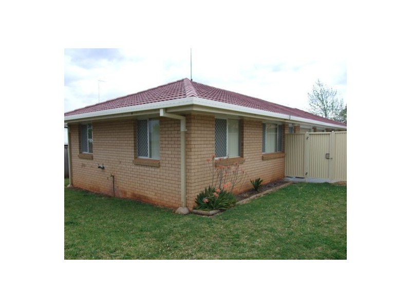 2/36 Crotty Street, Centenary Heights QLD 4350