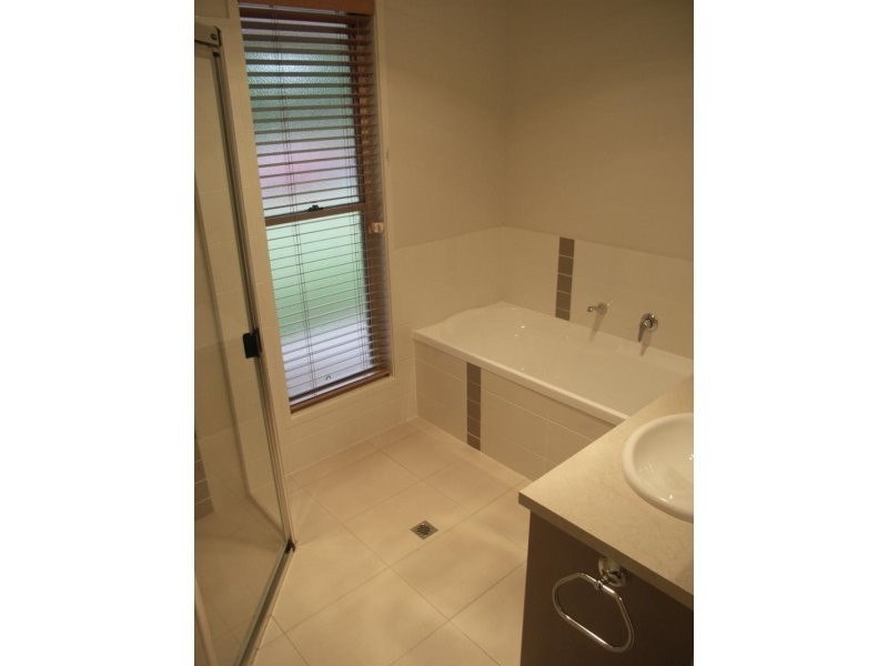 1 Prime Minister Drive, Middle Ridge QLD 4350