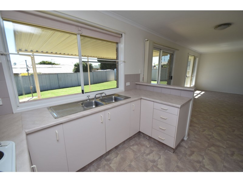 7 Blueberry Ash Court, Glenvale QLD 4350