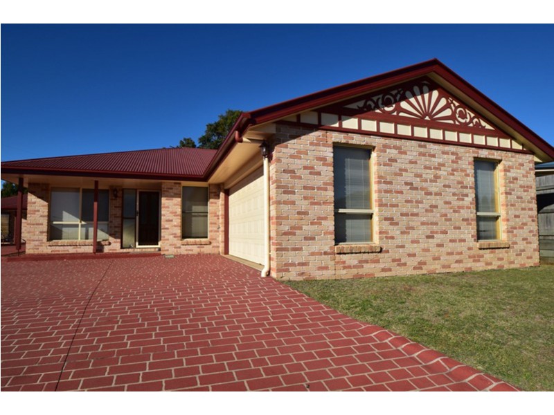 1/26 Sambar Court, Kearneys Spring QLD 4350