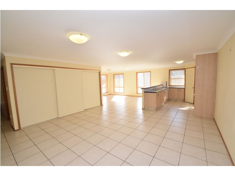 1/26 Sambar Court, Kearneys Spring QLD 4350