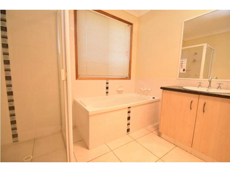 1/26 Sambar Court, Kearneys Spring QLD 4350
