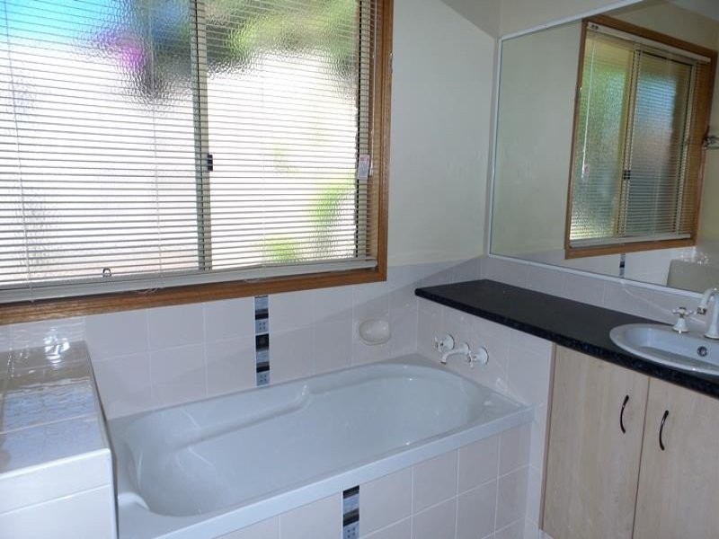 2/26 Sambar Court, Kearneys Spring QLD 4350