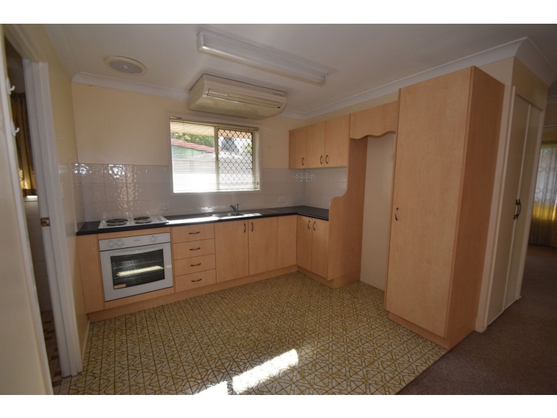 2/79 Anzac Avenue, Newtown QLD 4350