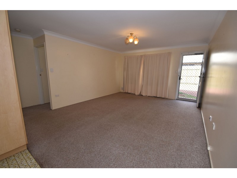 2/79 Anzac Avenue, Newtown QLD 4350