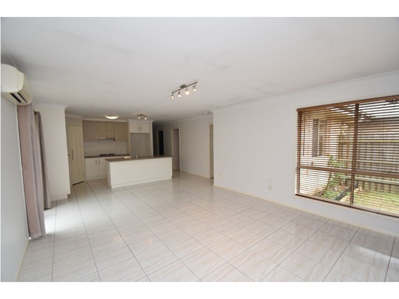 2/10 Sambar Court, Kearneys Spring QLD 4350