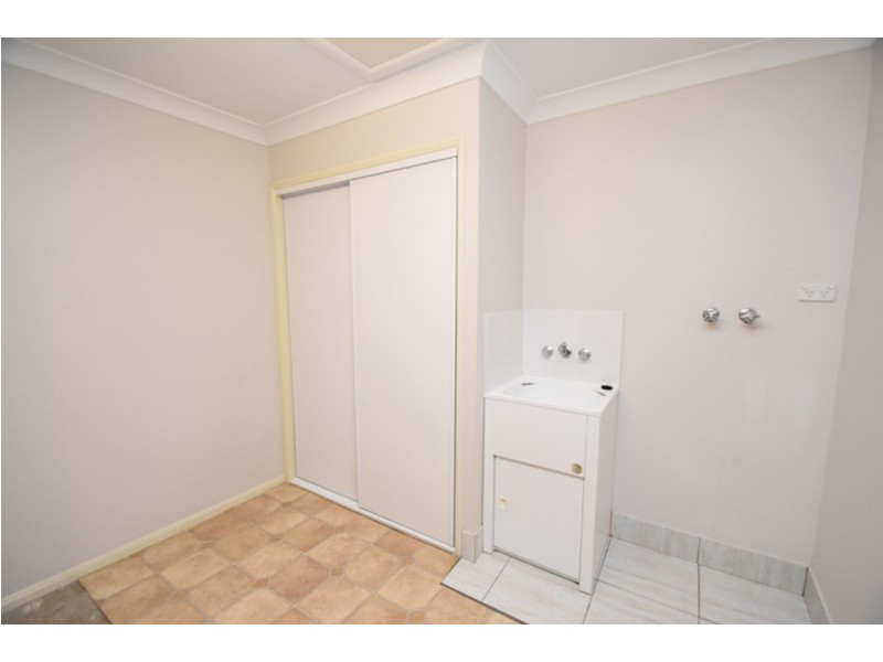 2/10 Sambar Court, Kearneys Spring QLD 4350