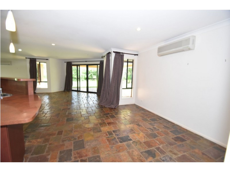 10 Diosma Drive, Highfields QLD 4352