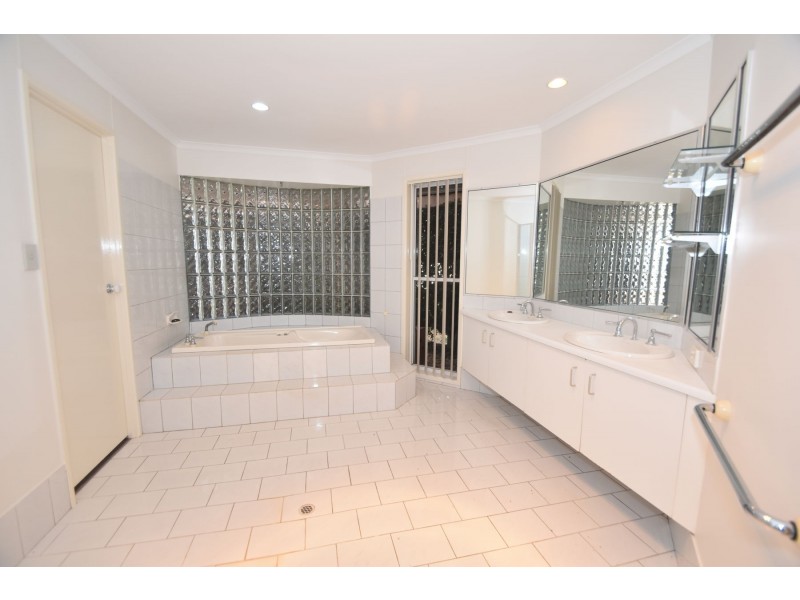 293 Mackenzie Street, Centenary Heights QLD 4350