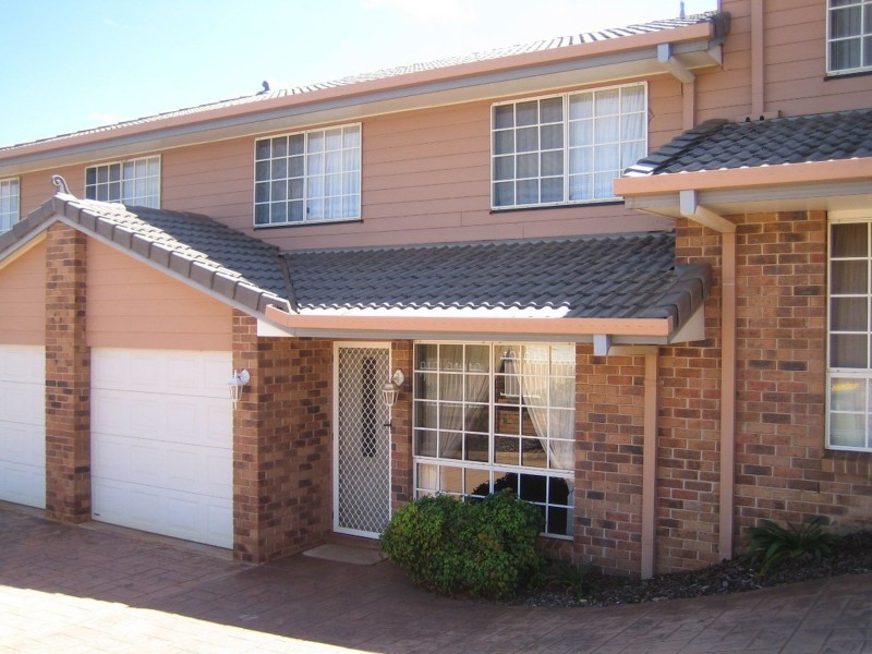 5/2 Roser Close, Kearneys Spring QLD 4350