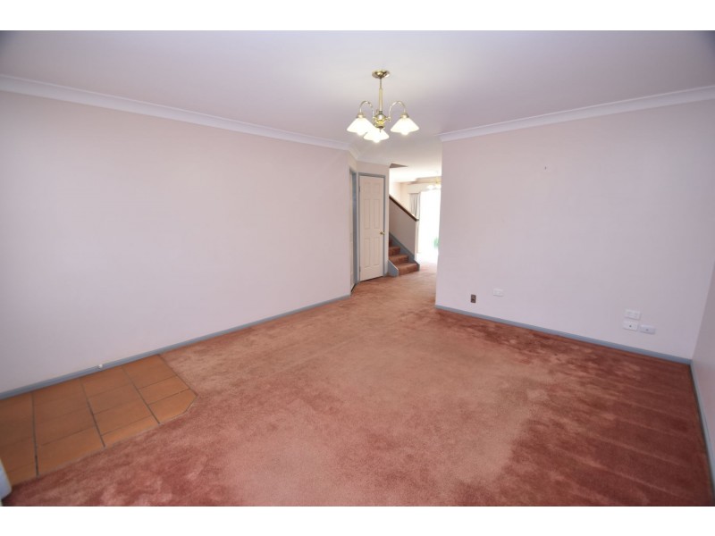 5/2 Roser Close, Kearneys Spring QLD 4350