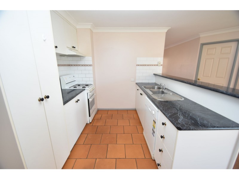 5/2 Roser Close, Kearneys Spring QLD 4350